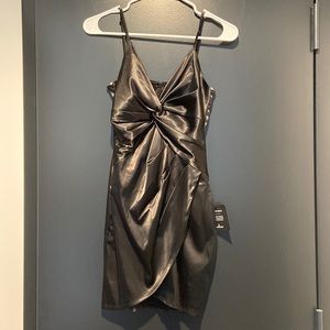 Lulu’s Gimme the Twist Black Twist-Front Bodycon Mini Dress (Small)